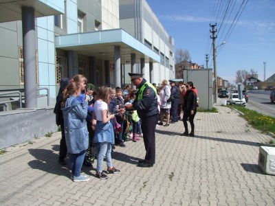 1 июня сотрудники полиции организовали для детей мероприятия по ПДД.